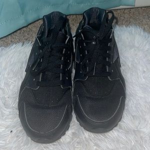 Black huarache nike sneakers